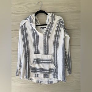 Black and white pullover